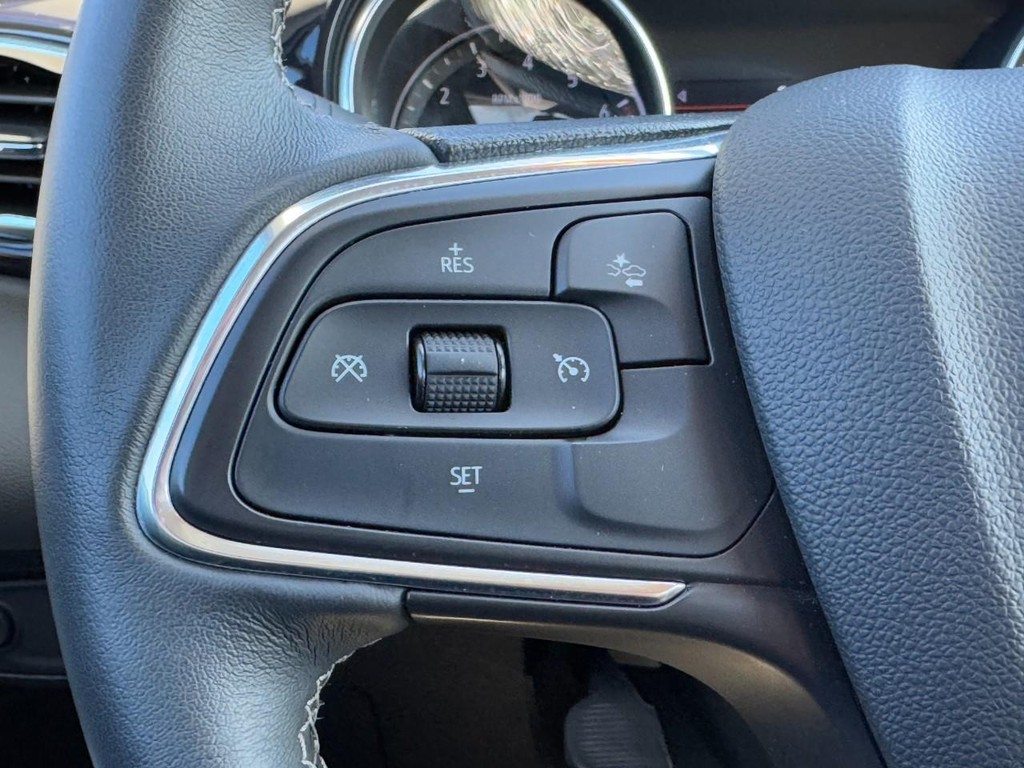 Buick Encore GX Vehicle Full-screen Gallery Image 16