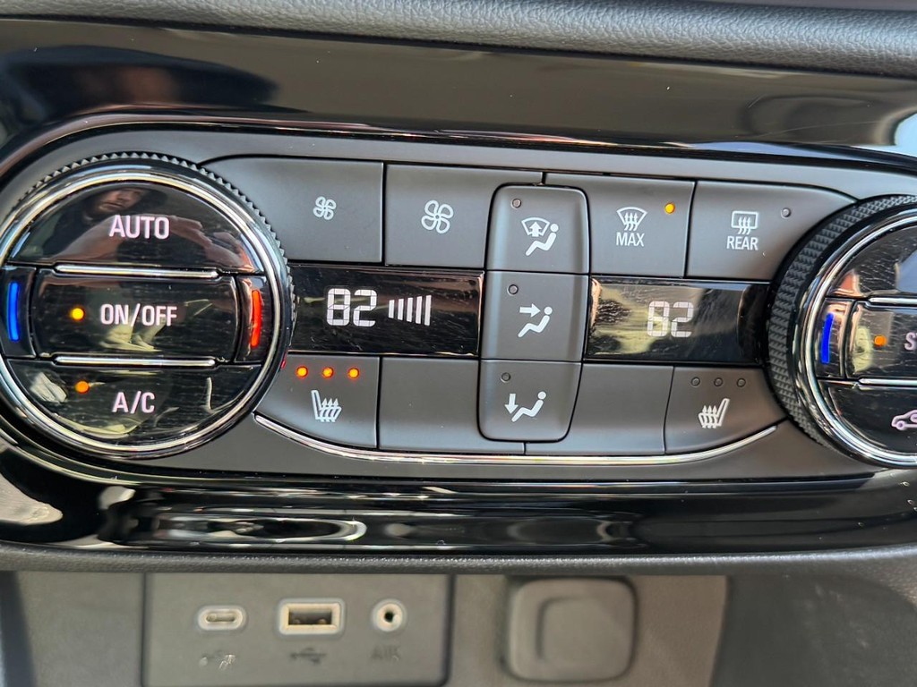 Buick Encore GX Vehicle Full-screen Gallery Image 19