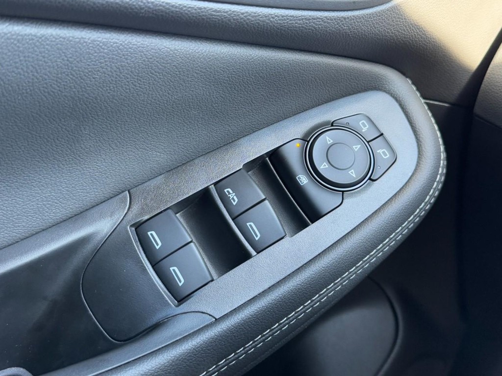 Buick Encore GX Vehicle Full-screen Gallery Image 21