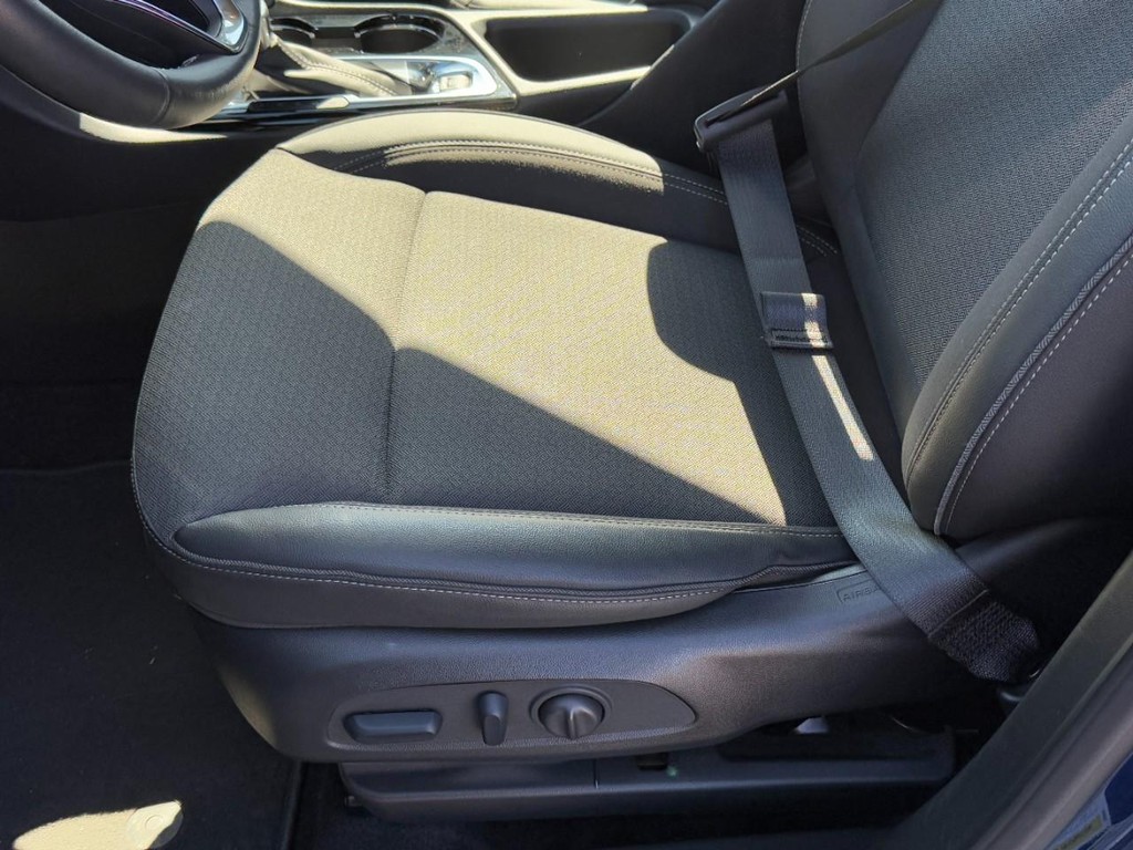 Buick Encore GX Vehicle Full-screen Gallery Image 22