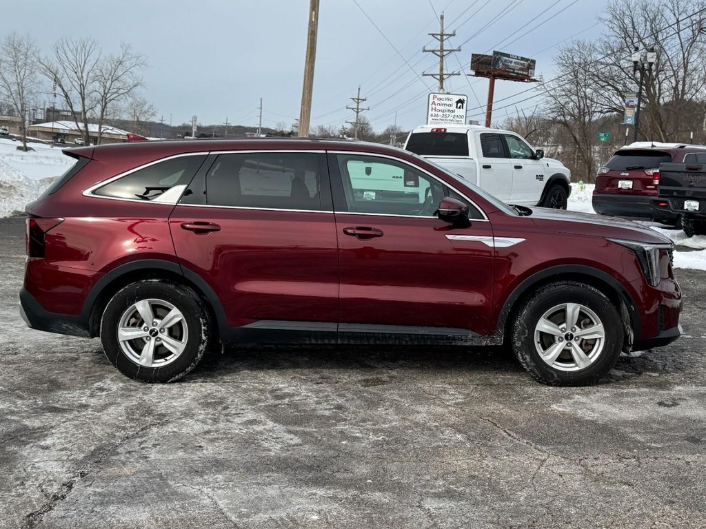 Kia Sorento Vehicle Full-screen Gallery Image 02