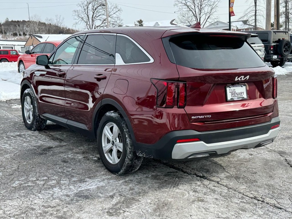 Kia Sorento Vehicle Full-screen Gallery Image 04