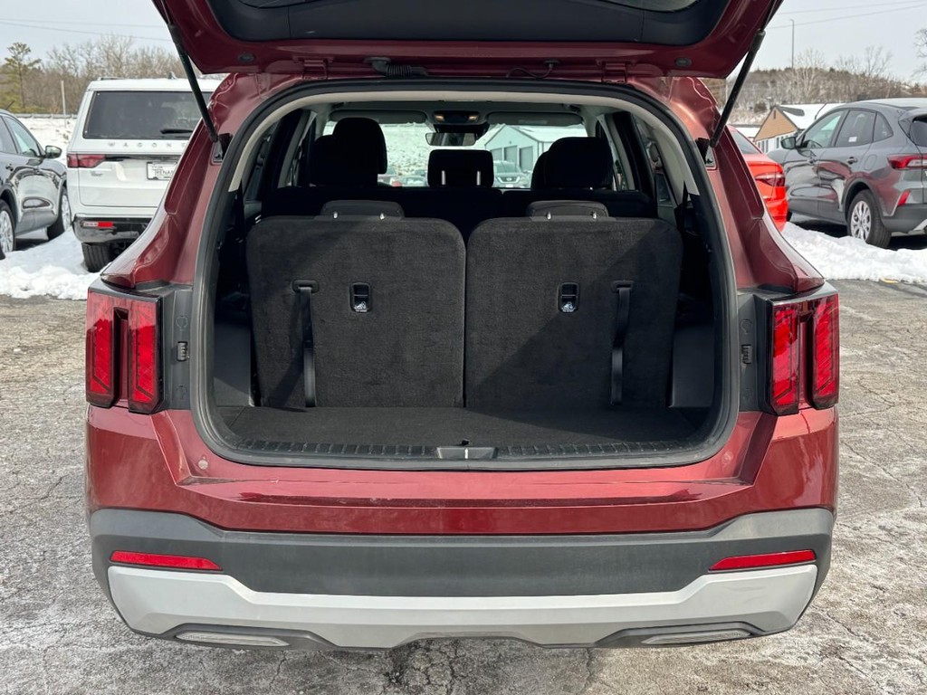 Kia Sorento Vehicle Full-screen Gallery Image 09