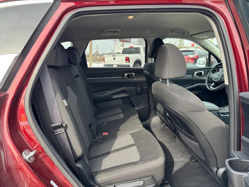 Kia Sorento Vehicle Full-screen Gallery Image 10