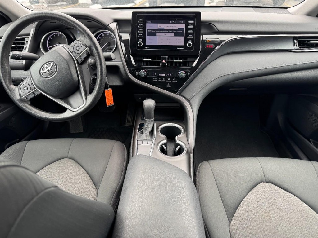 Toyota Camry Vehicle Full-screen Gallery Image 11