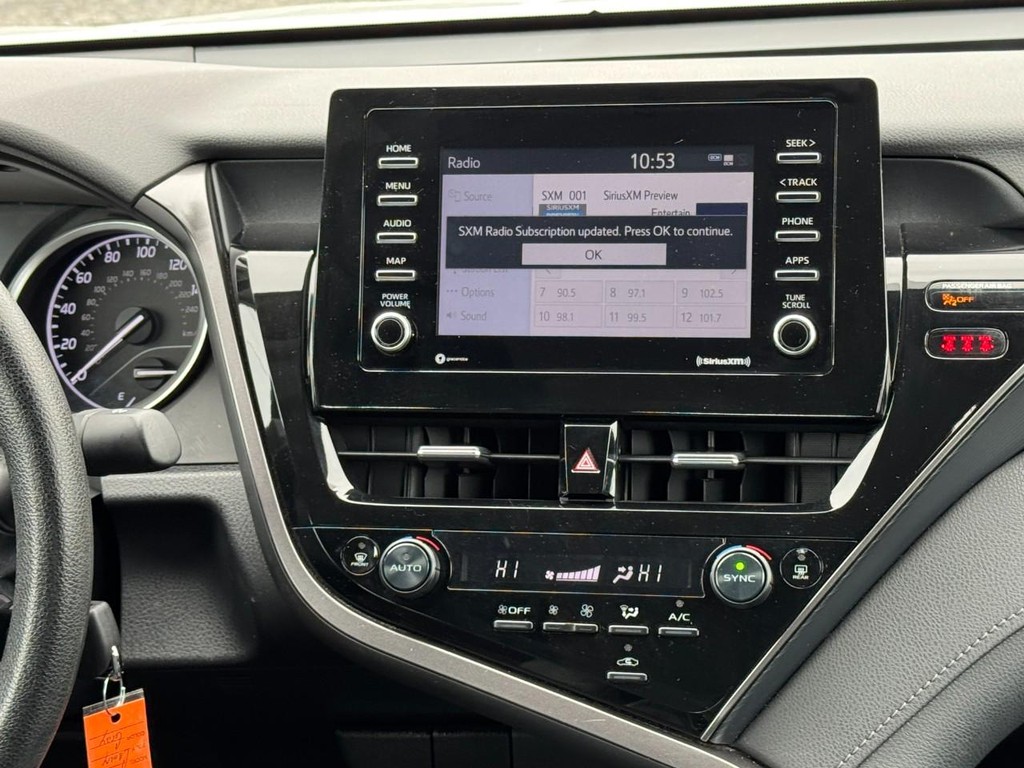 Toyota Camry Vehicle Full-screen Gallery Image 13