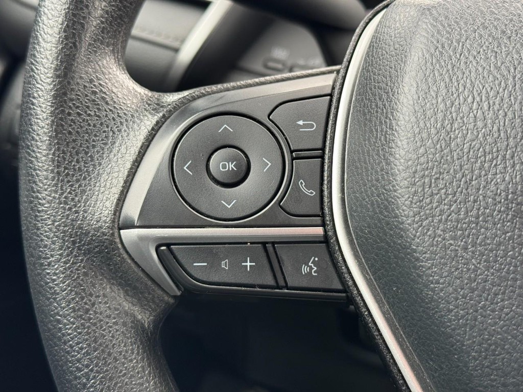 Toyota Camry Vehicle Full-screen Gallery Image 16