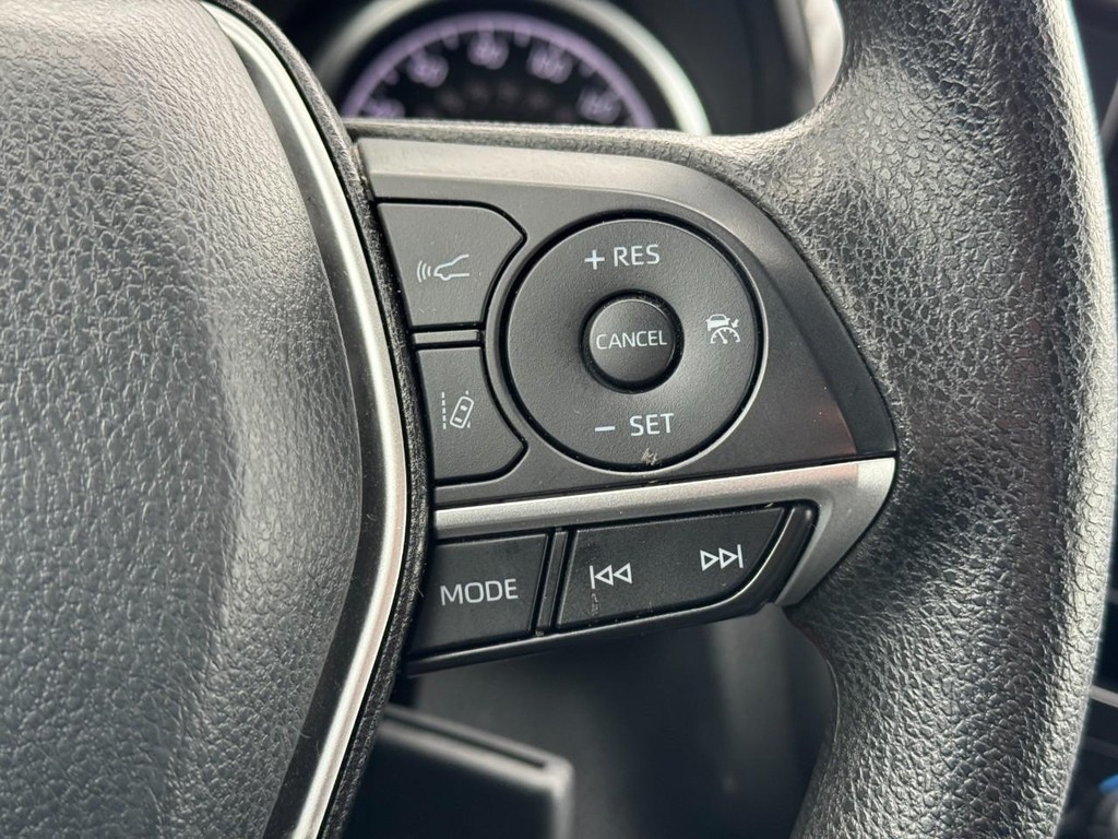 Toyota Camry Vehicle Full-screen Gallery Image 17