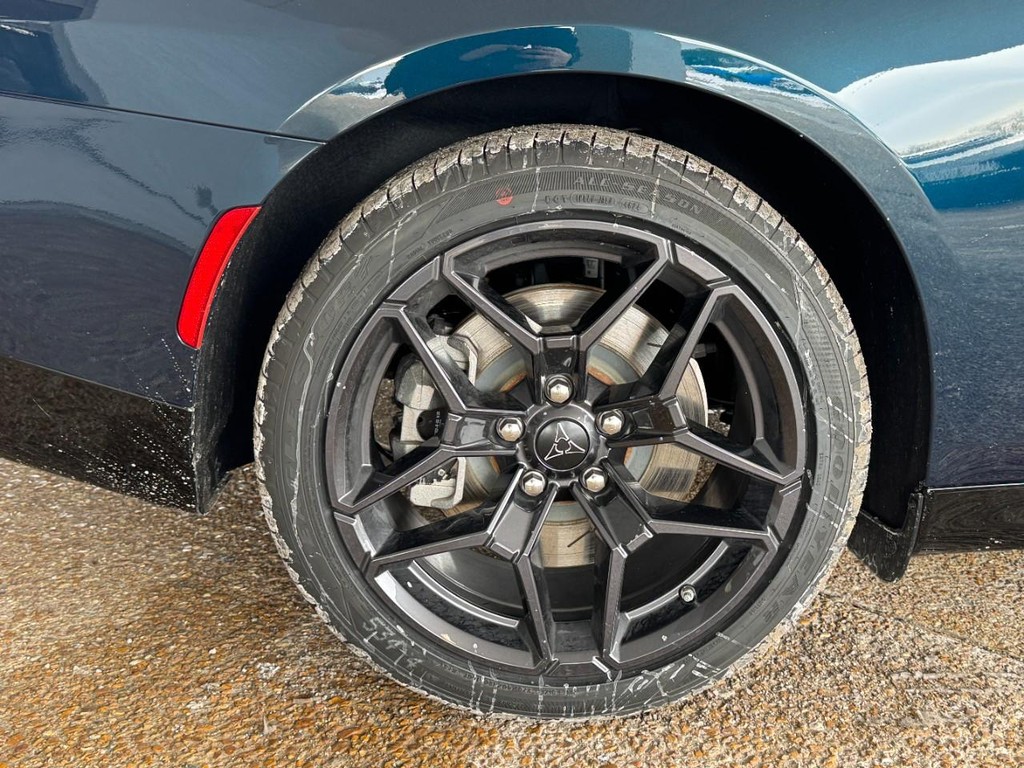 Dodge Charger Vehicle Full-screen Gallery Image 04