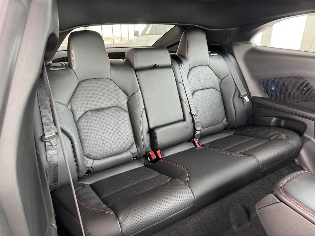 Dodge Charger Vehicle Full-screen Gallery Image 06