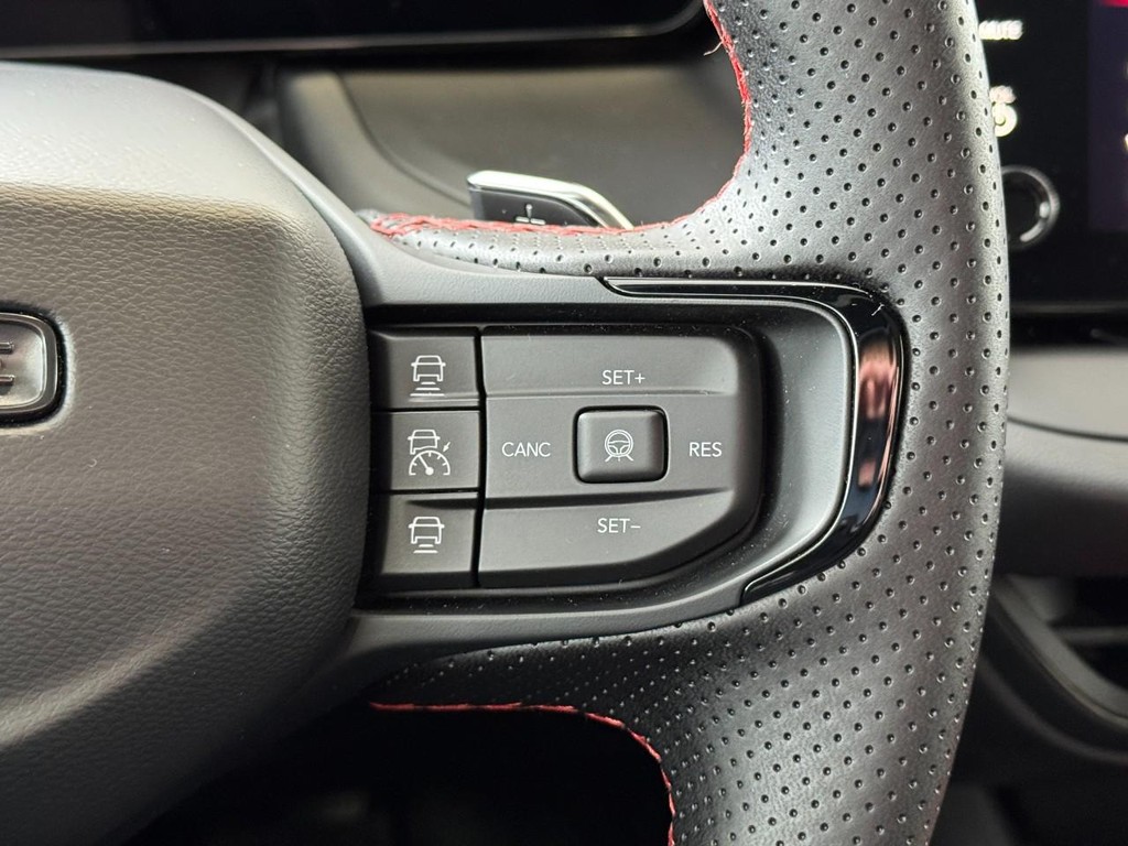 Dodge Charger Vehicle Full-screen Gallery Image 12