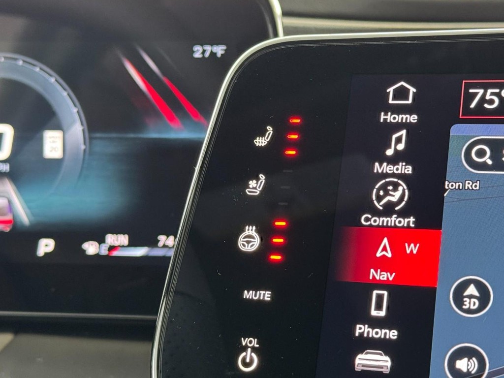 Dodge Charger Vehicle Full-screen Gallery Image 13