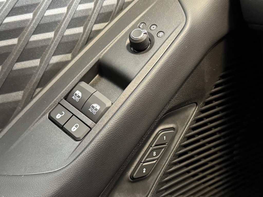 Dodge Charger Vehicle Full-screen Gallery Image 16