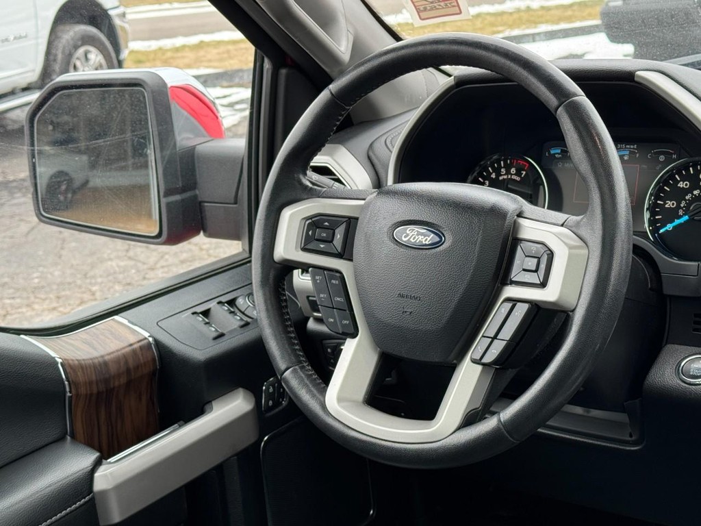 Ford F-150 Vehicle Full-screen Gallery Image 12
