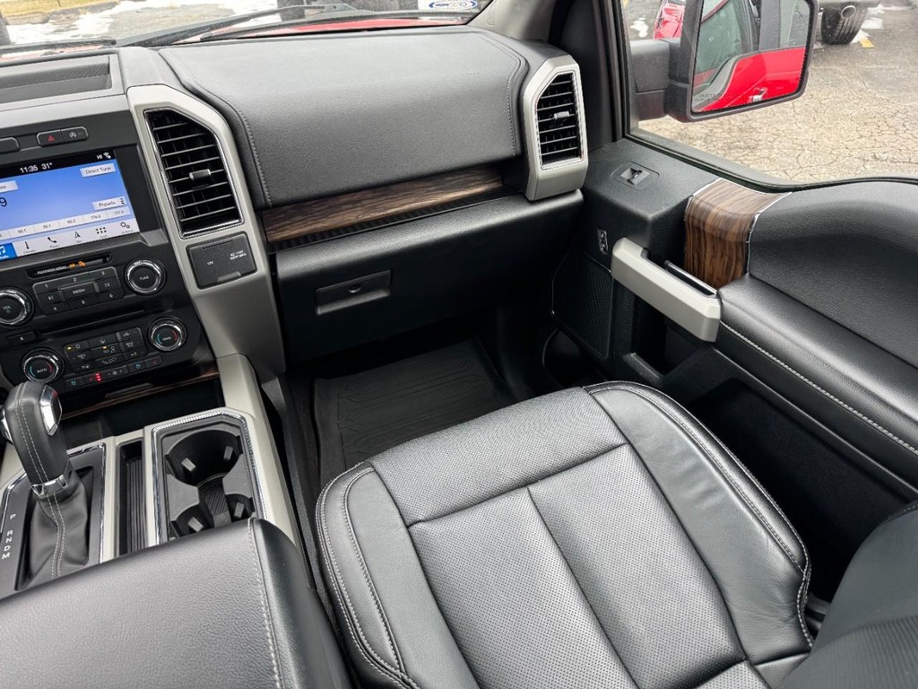 Ford F-150 Vehicle Full-screen Gallery Image 15