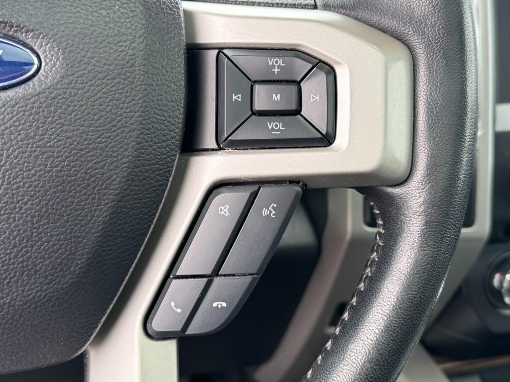 Ford F-150 Vehicle Full-screen Gallery Image 18