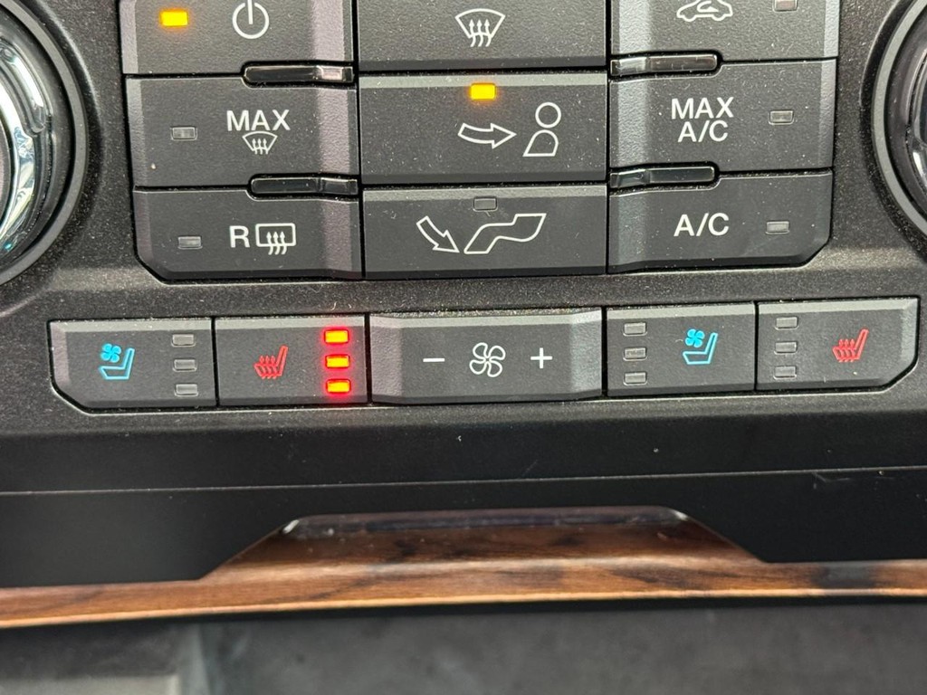 Ford F-150 Vehicle Full-screen Gallery Image 20