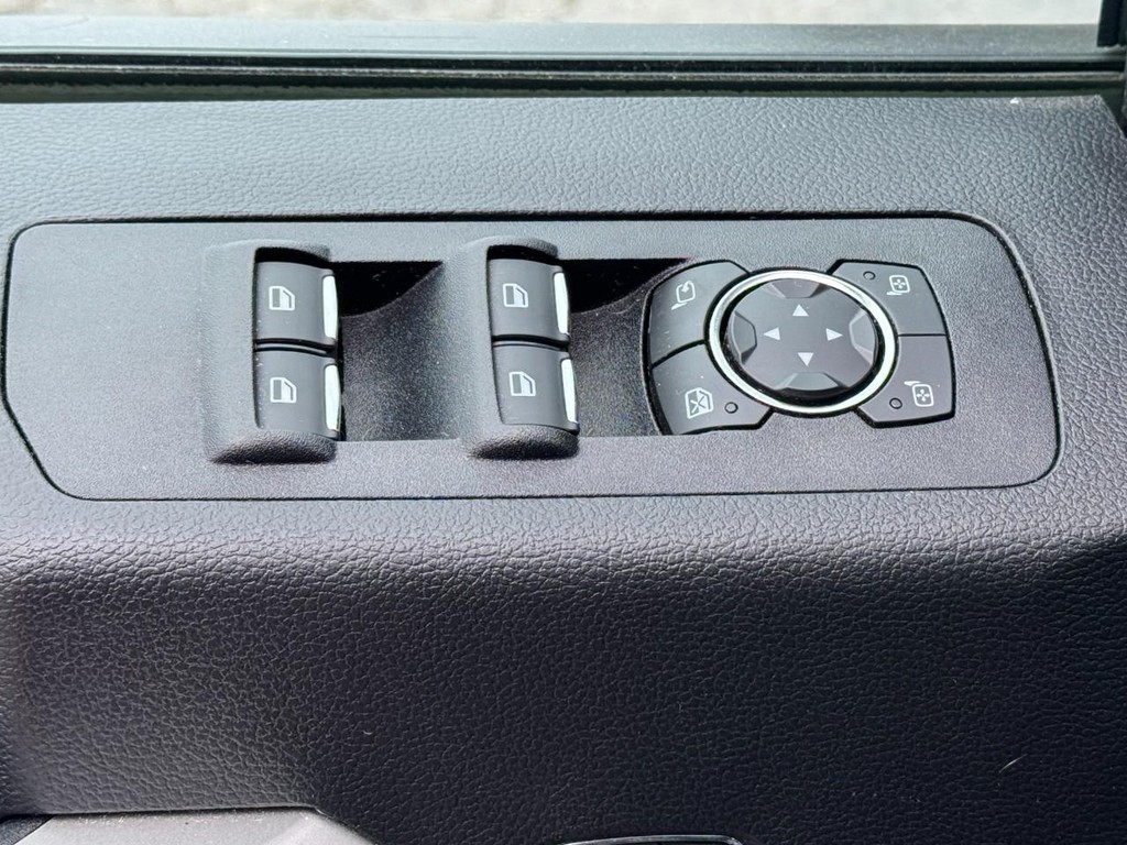 Ford F-150 Vehicle Full-screen Gallery Image 23