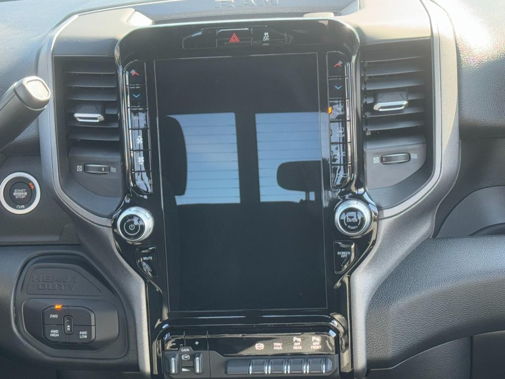 Ram 2500 Vehicle Full-screen Gallery Image 10