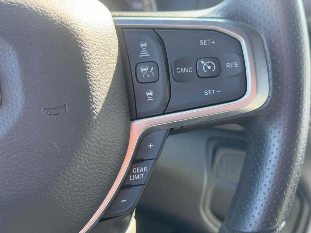 Ram 2500 Vehicle Full-screen Gallery Image 13