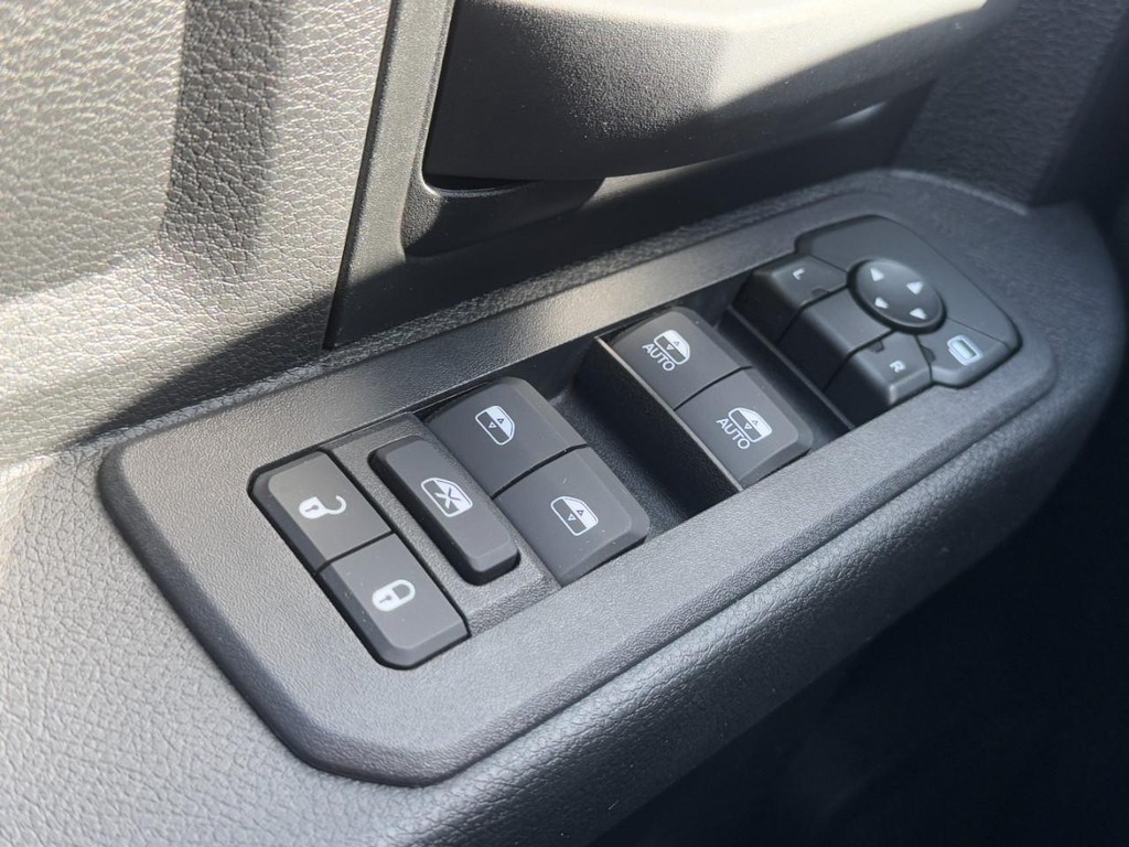 Ram 2500 Vehicle Full-screen Gallery Image 15