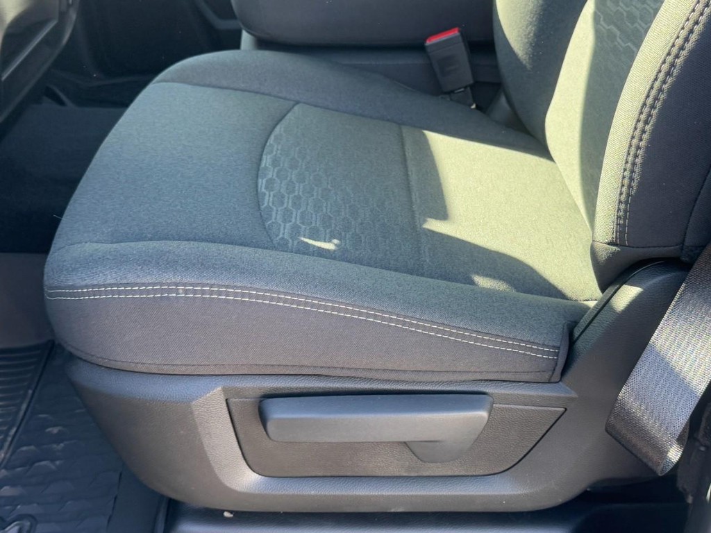 Ram 2500 Vehicle Full-screen Gallery Image 16