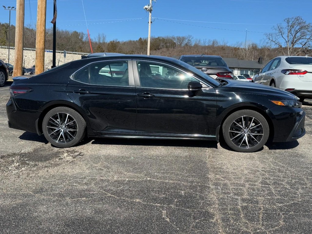 Toyota Camry Vehicle Full-screen Gallery Image 02