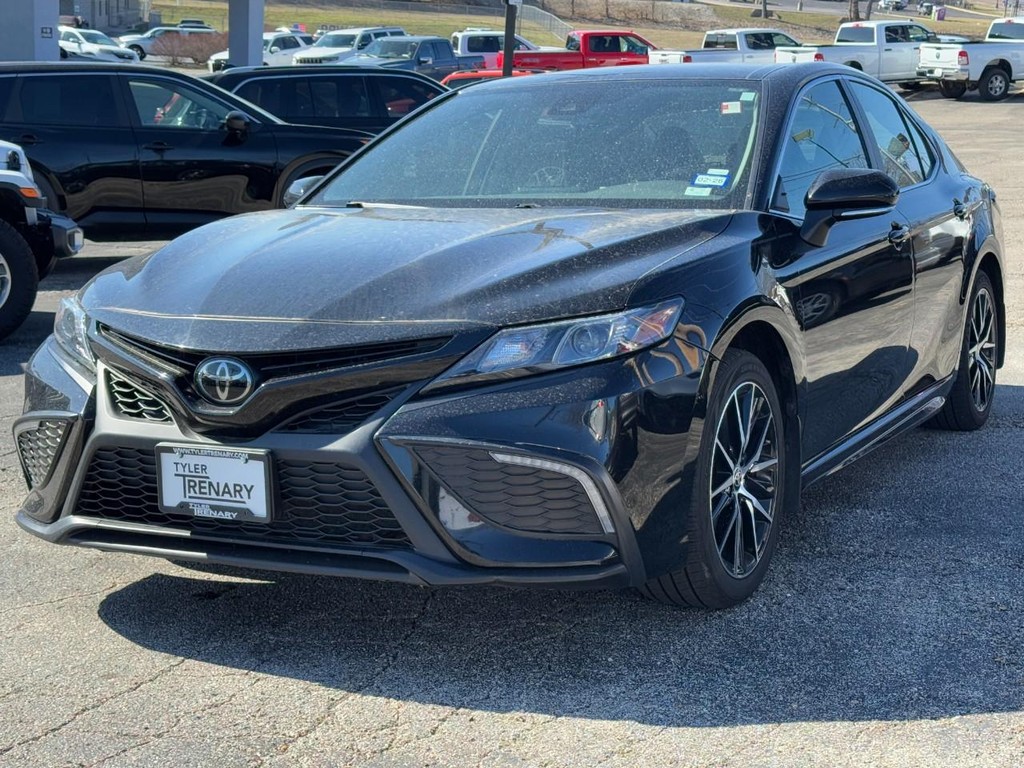 Toyota Camry Vehicle Full-screen Gallery Image 06