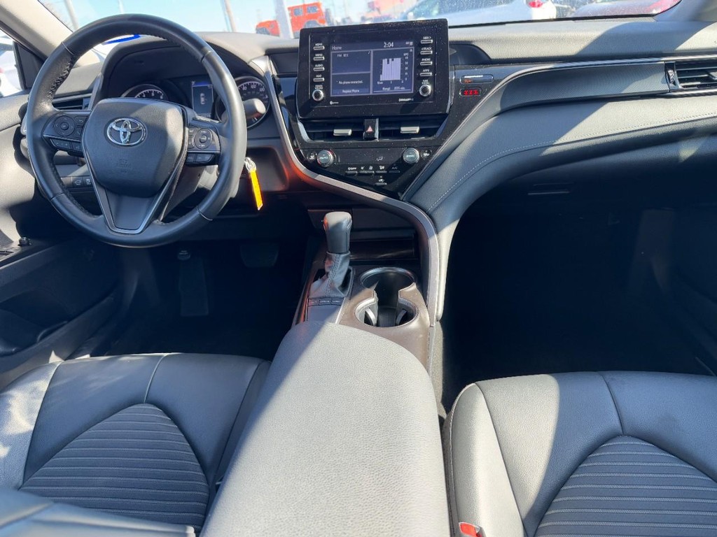 Toyota Camry Vehicle Full-screen Gallery Image 11