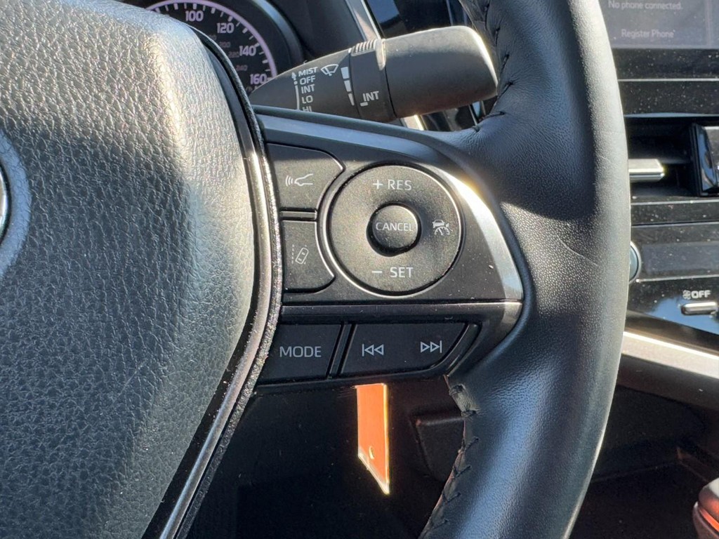 Toyota Camry Vehicle Full-screen Gallery Image 17