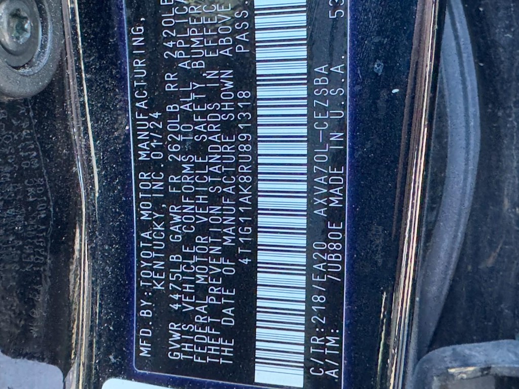 Toyota Camry Vehicle Full-screen Gallery Image 22