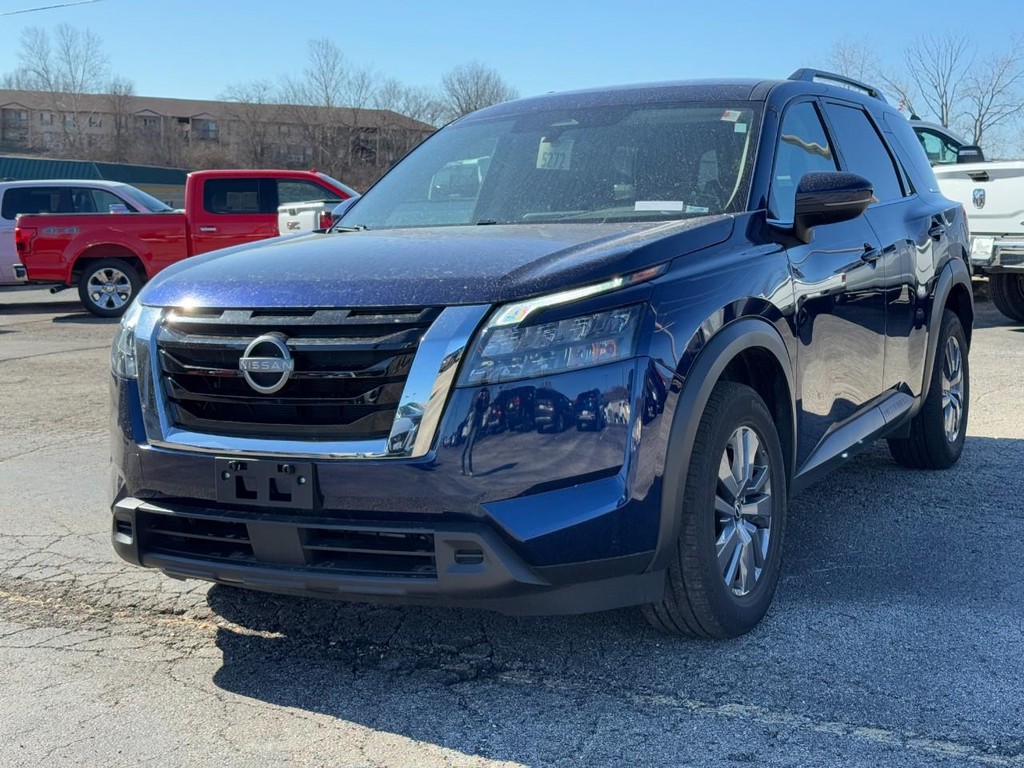 Nissan Pathfinder Vehicle Full-screen Gallery Image 06