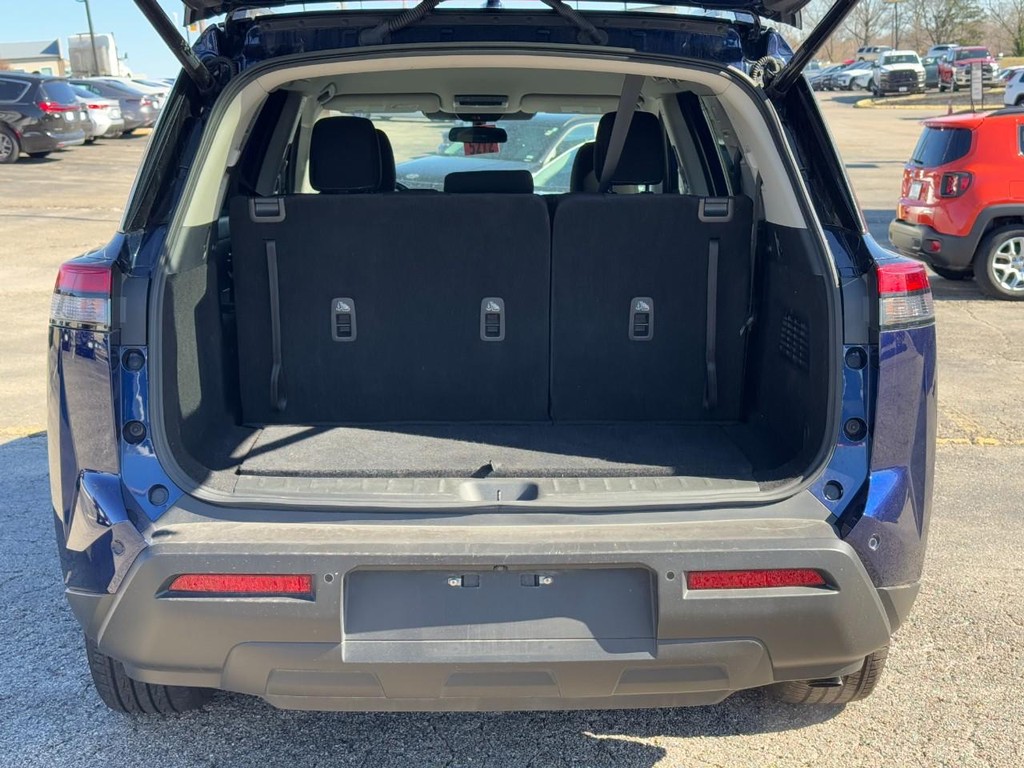 Nissan Pathfinder Vehicle Full-screen Gallery Image 09