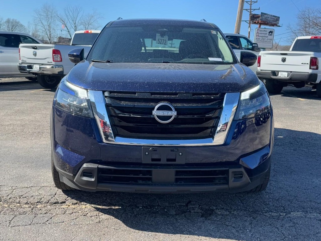 Nissan Pathfinder Vehicle Full-screen Gallery Image 10