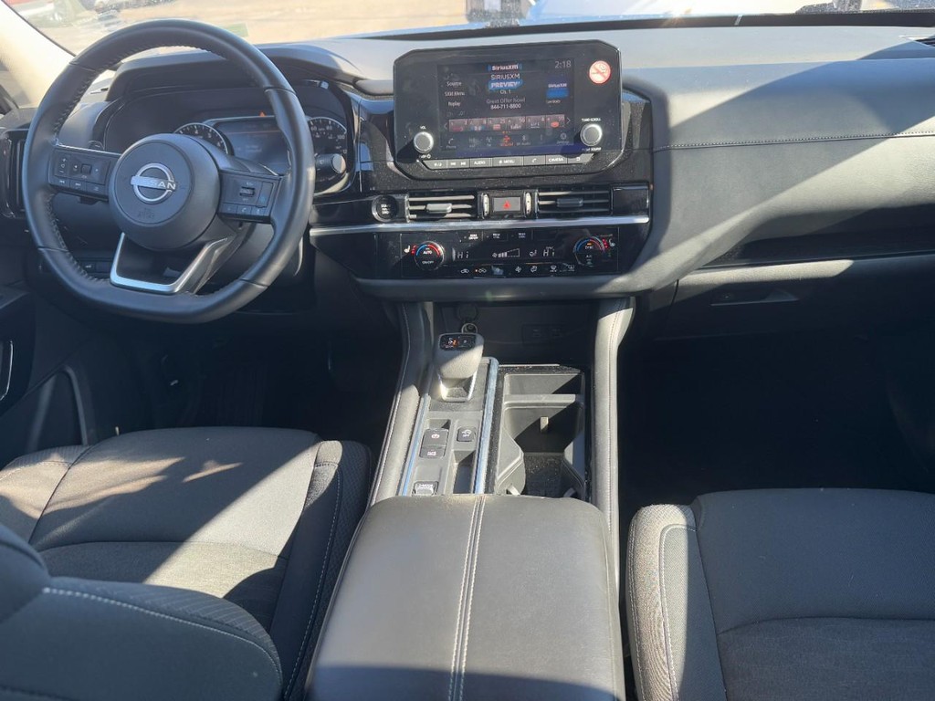 Nissan Pathfinder Vehicle Full-screen Gallery Image 13