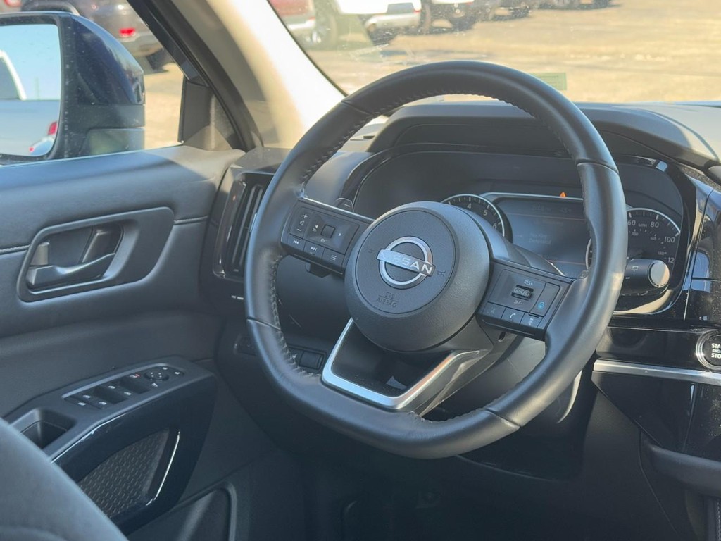 Nissan Pathfinder Vehicle Full-screen Gallery Image 14