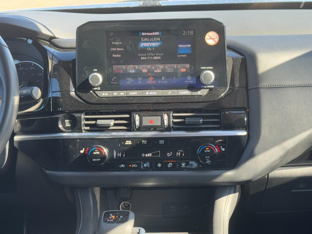 Nissan Pathfinder Vehicle Full-screen Gallery Image 15