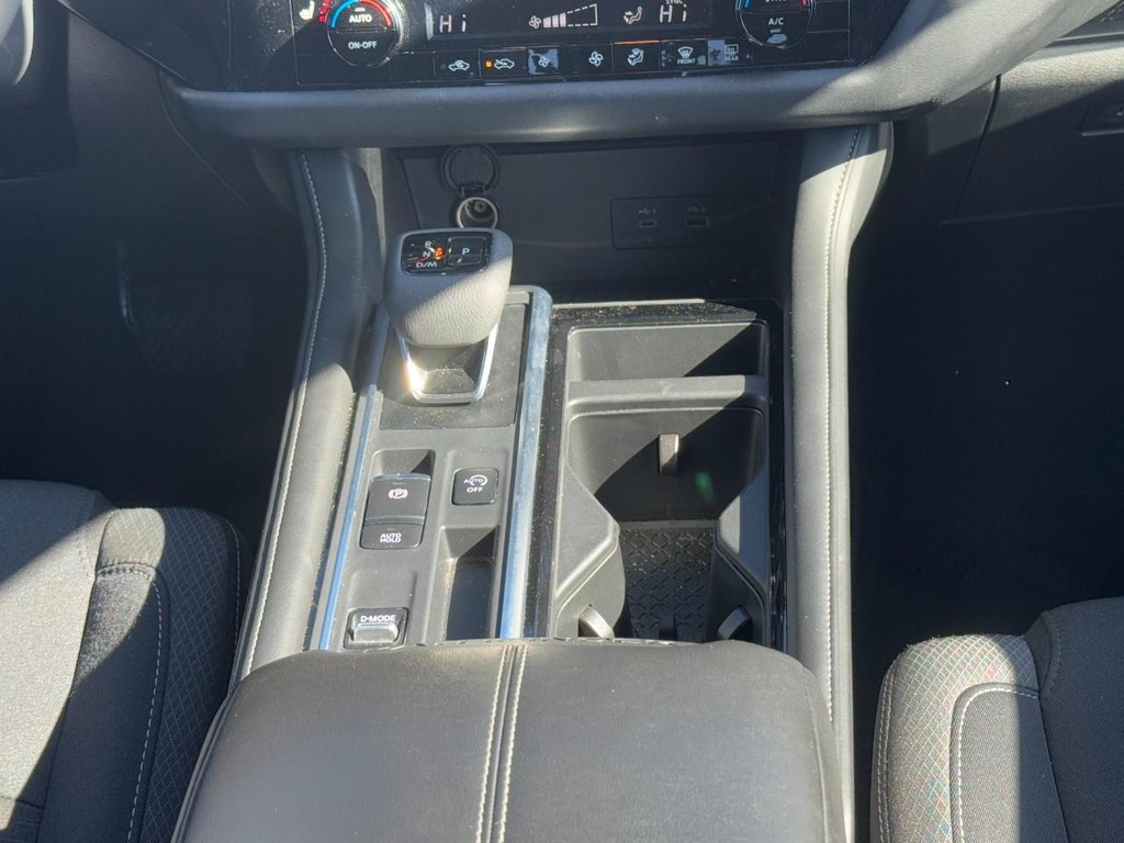 Nissan Pathfinder Vehicle Full-screen Gallery Image 16