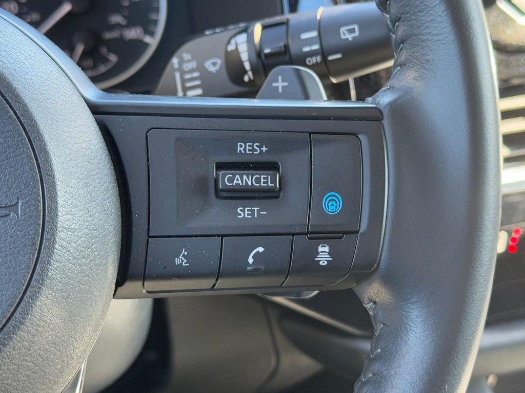 Nissan Pathfinder Vehicle Full-screen Gallery Image 19