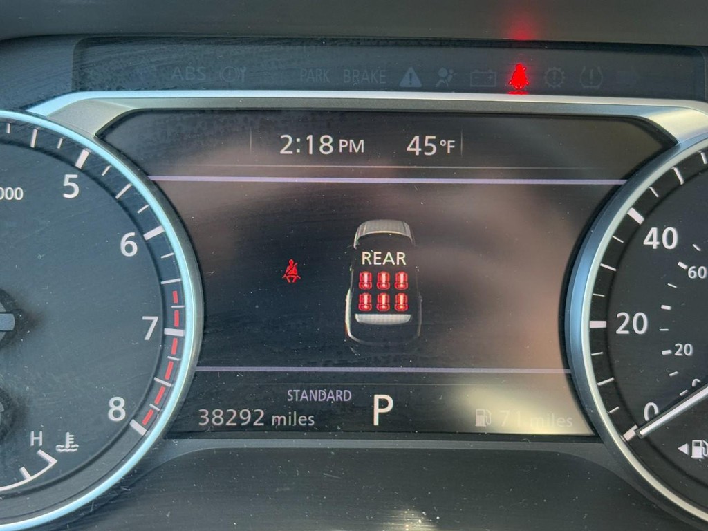 Nissan Pathfinder Vehicle Full-screen Gallery Image 20