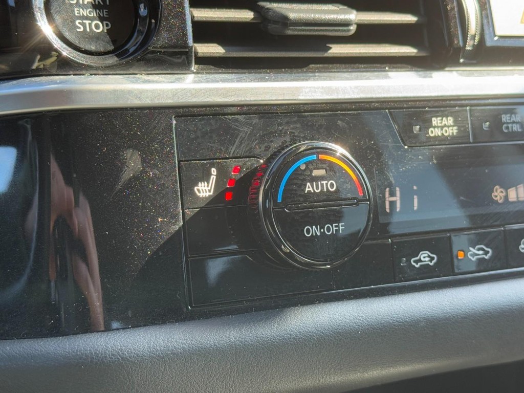 Nissan Pathfinder Vehicle Full-screen Gallery Image 21