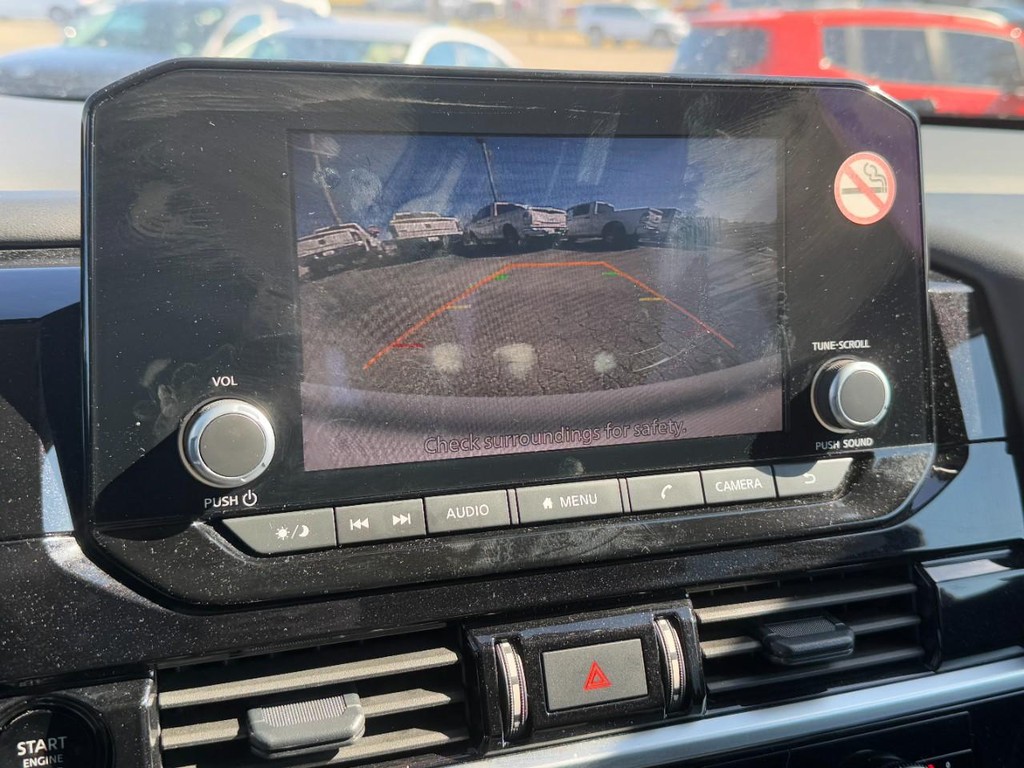 Nissan Pathfinder Vehicle Full-screen Gallery Image 22