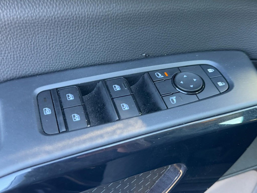 Nissan Pathfinder Vehicle Full-screen Gallery Image 23