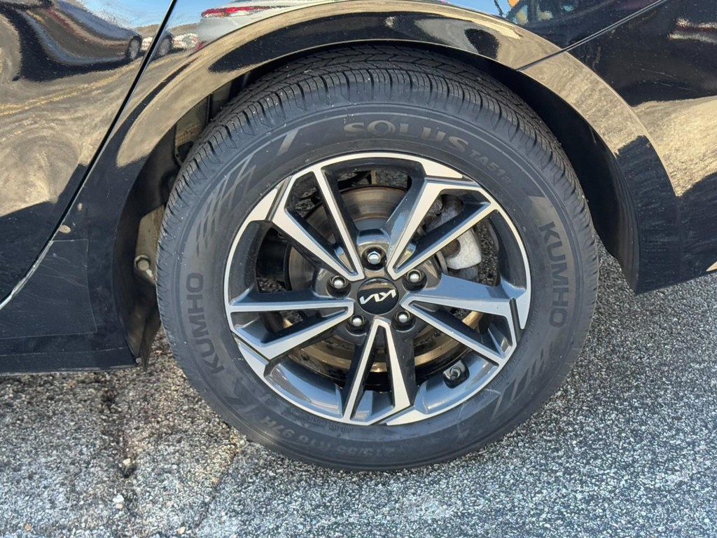 Kia Forte Vehicle Full-screen Gallery Image 05