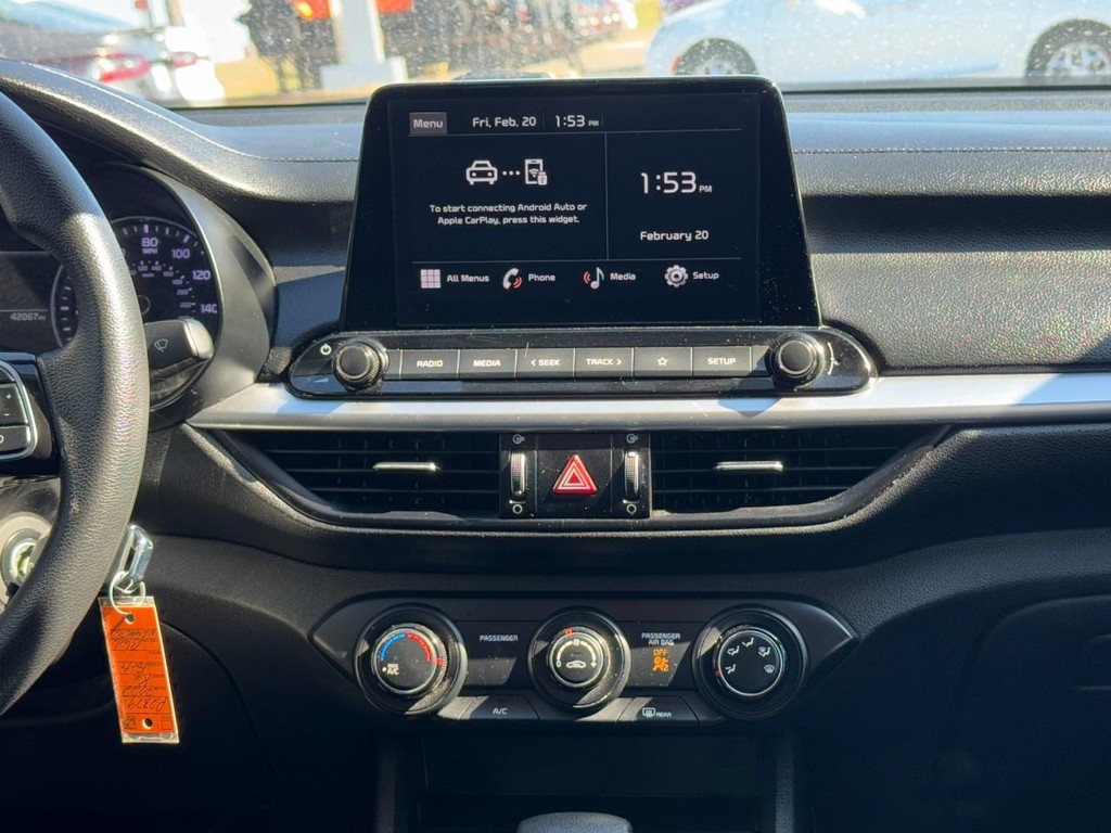 Kia Forte Vehicle Full-screen Gallery Image 13