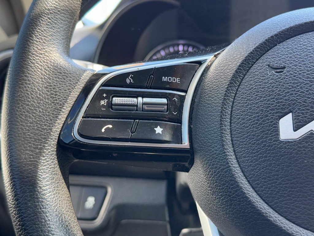 Kia Forte Vehicle Full-screen Gallery Image 16