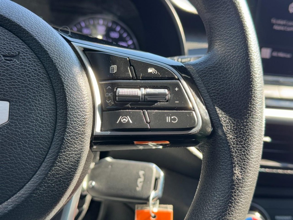 Kia Forte Vehicle Full-screen Gallery Image 17