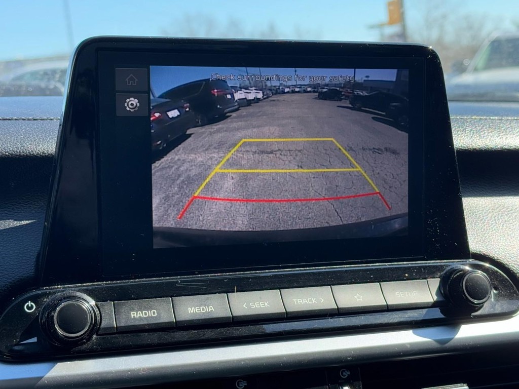 Kia Forte Vehicle Full-screen Gallery Image 19