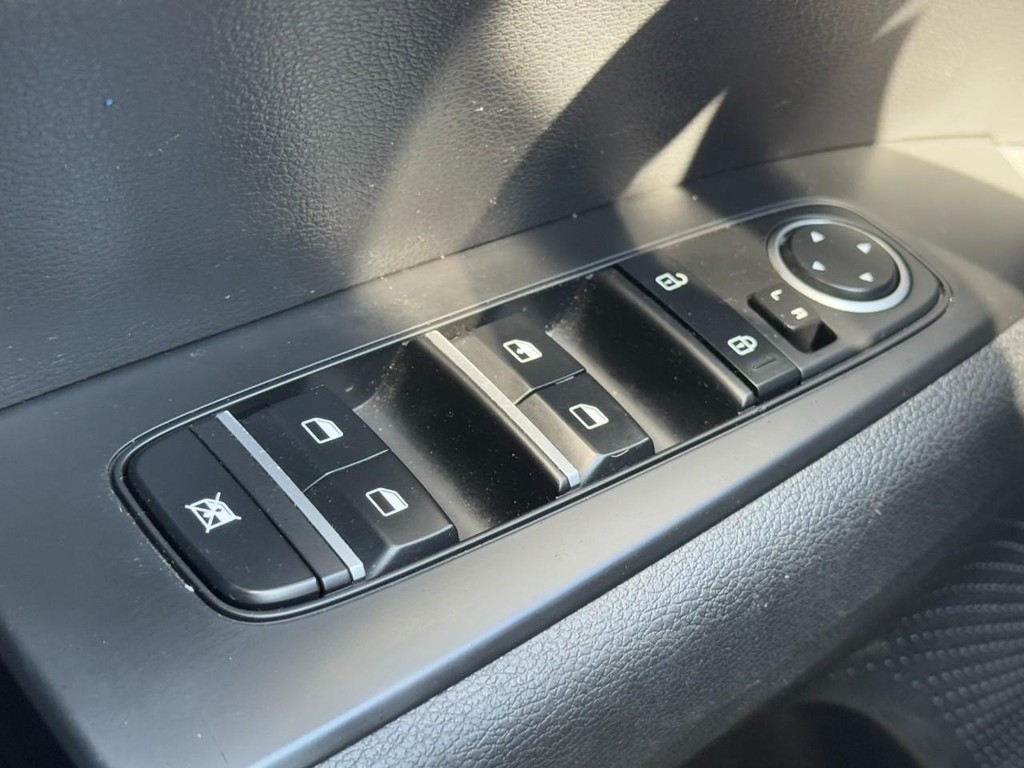 Kia Forte Vehicle Full-screen Gallery Image 20