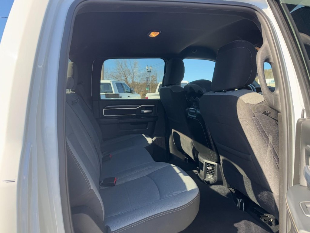 Ram 2500 Vehicle Full-screen Gallery Image 10